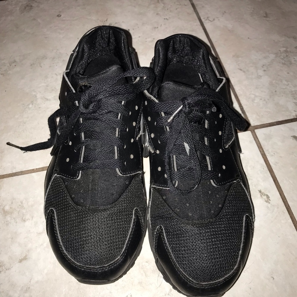 Nike Black Huaraches